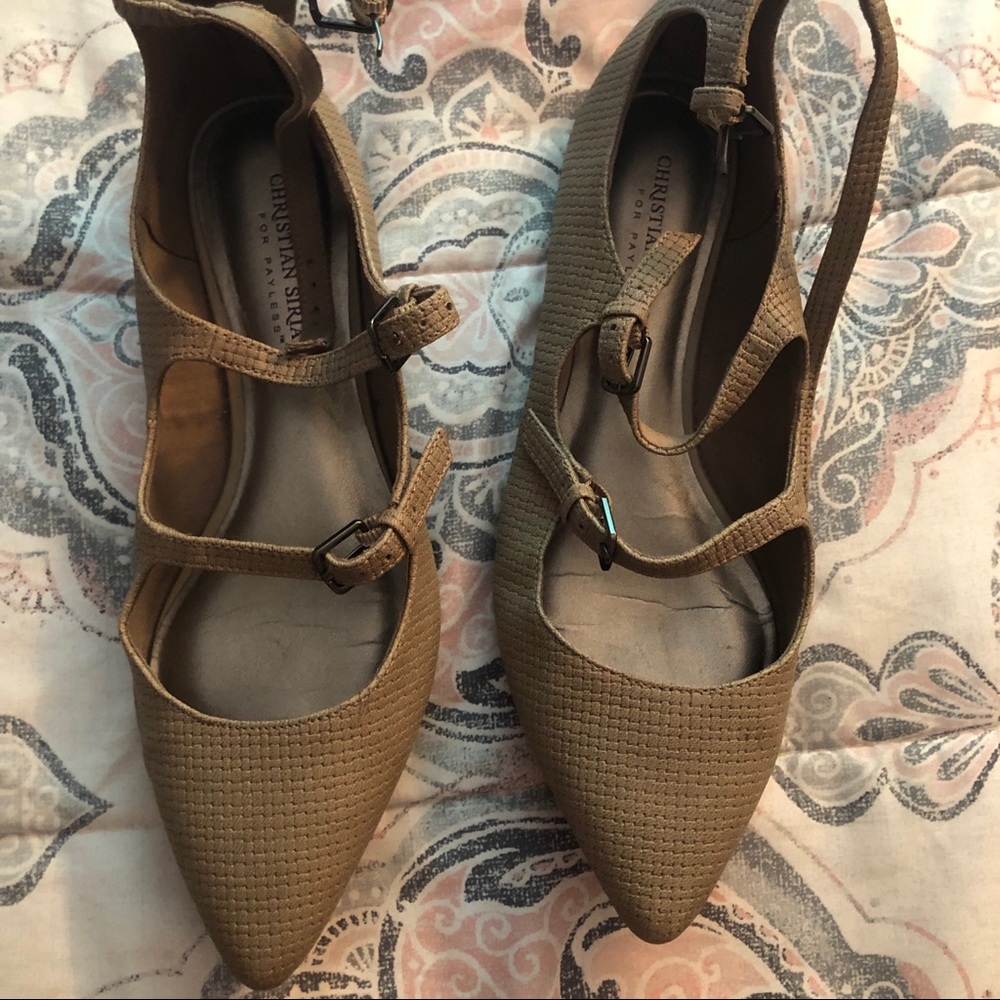 Flat shoes